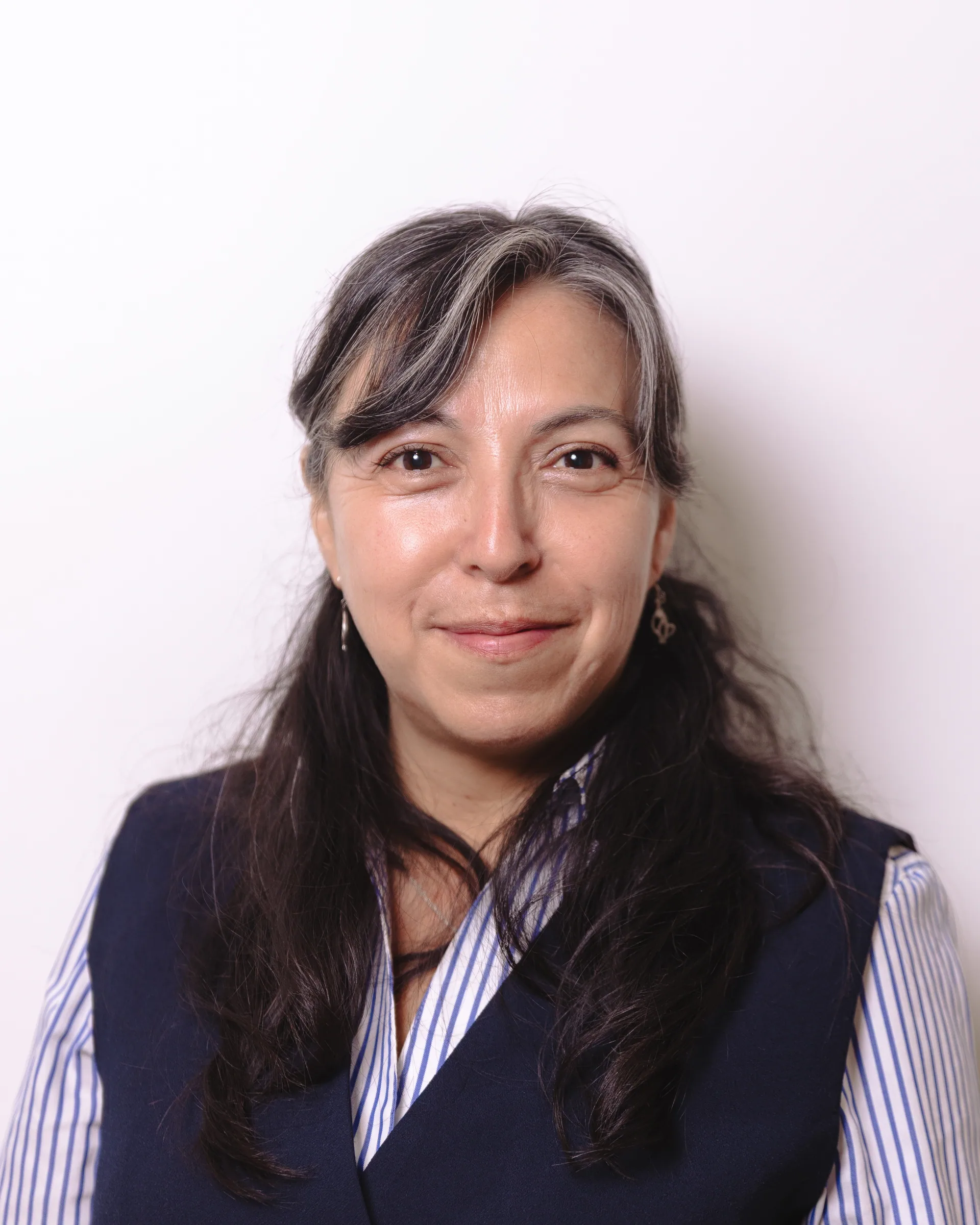 Retrato de Angélica Becerra, secretaria administrativa de i-maxval Valdivia